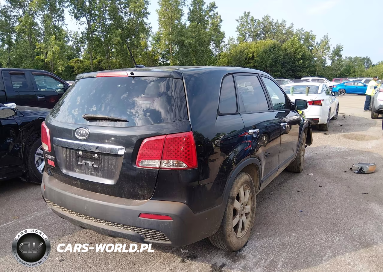 2011 Kia Sorento Lx VIN:5XYKT3A16BG150264 - 4