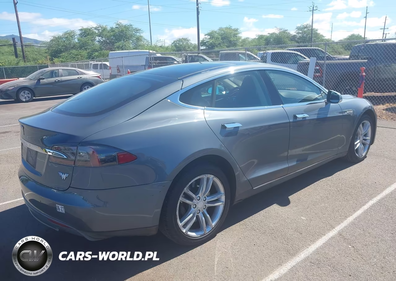 2013 Tesla Model S VIN:5YJSA1CG4DFP03659 - 4
