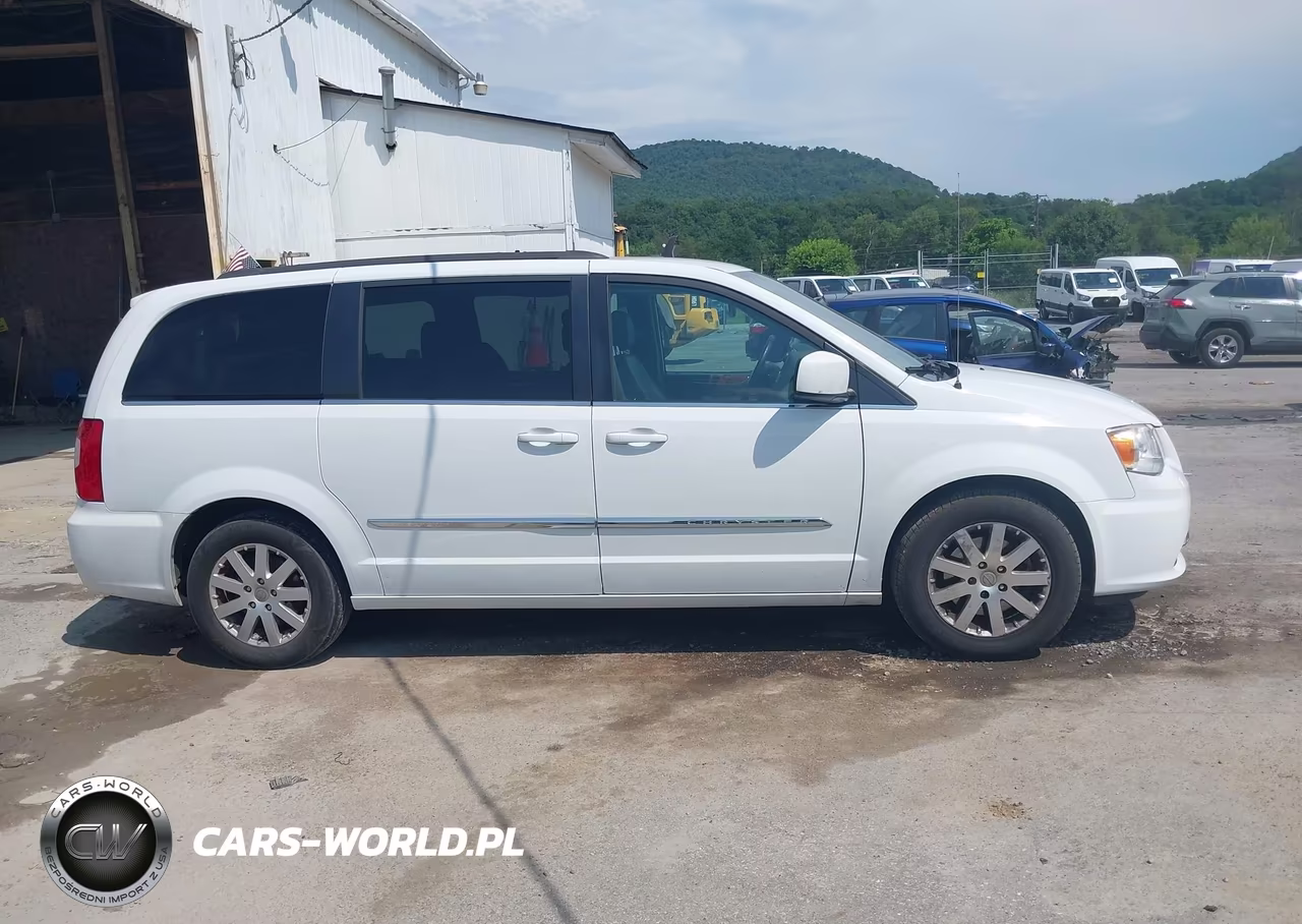 2016 Chrysler Town & Country Touring VIN:2C4RC1BGXGR229834 - 13