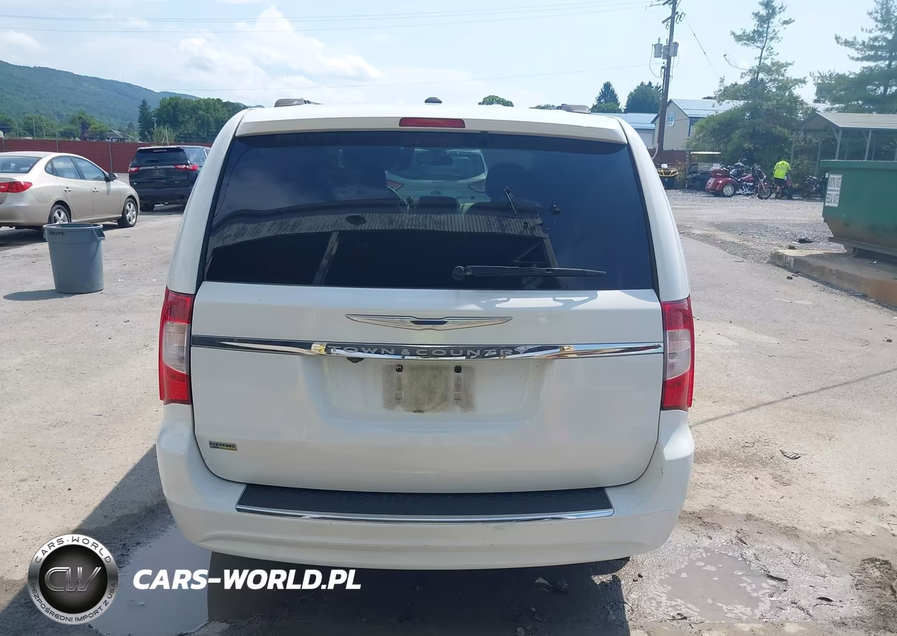 2016 Chrysler Town & Country Touring VIN:2C4RC1BGXGR229834 - 16