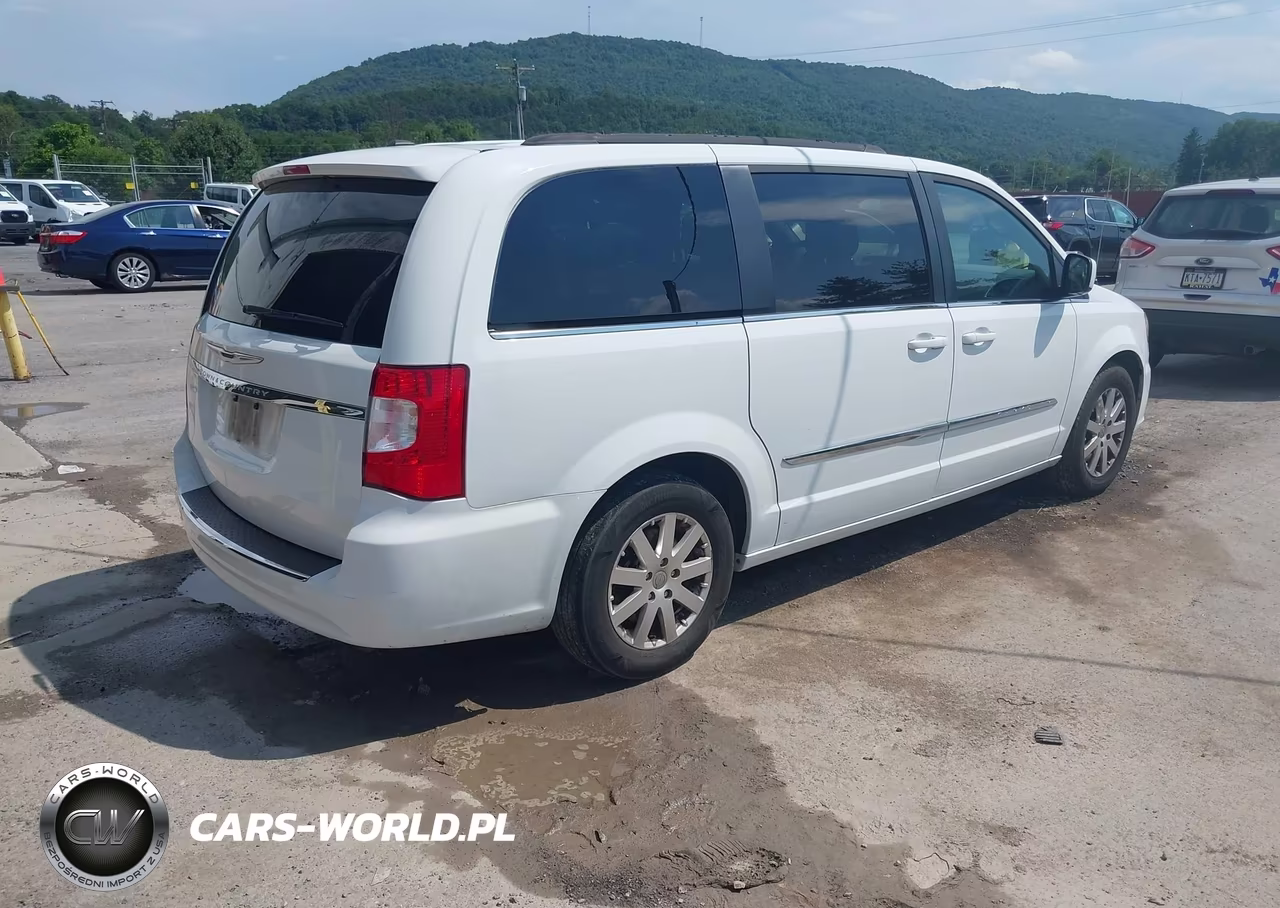 2016 Chrysler Town & Country Touring VIN:2C4RC1BGXGR229834 - 4