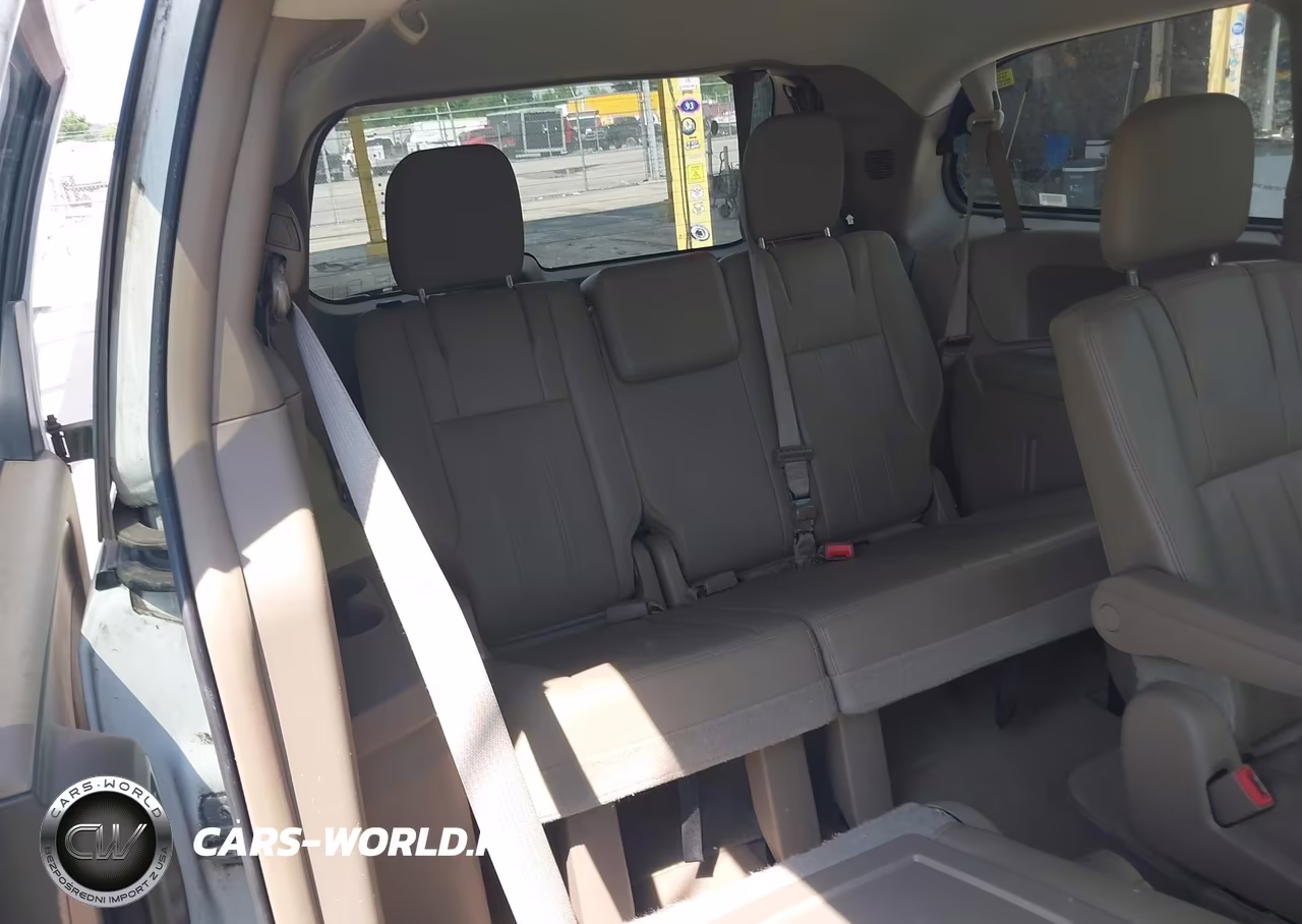 2016 Chrysler Town & Country Touring VIN:2C4RC1BGXGR229834 - 8