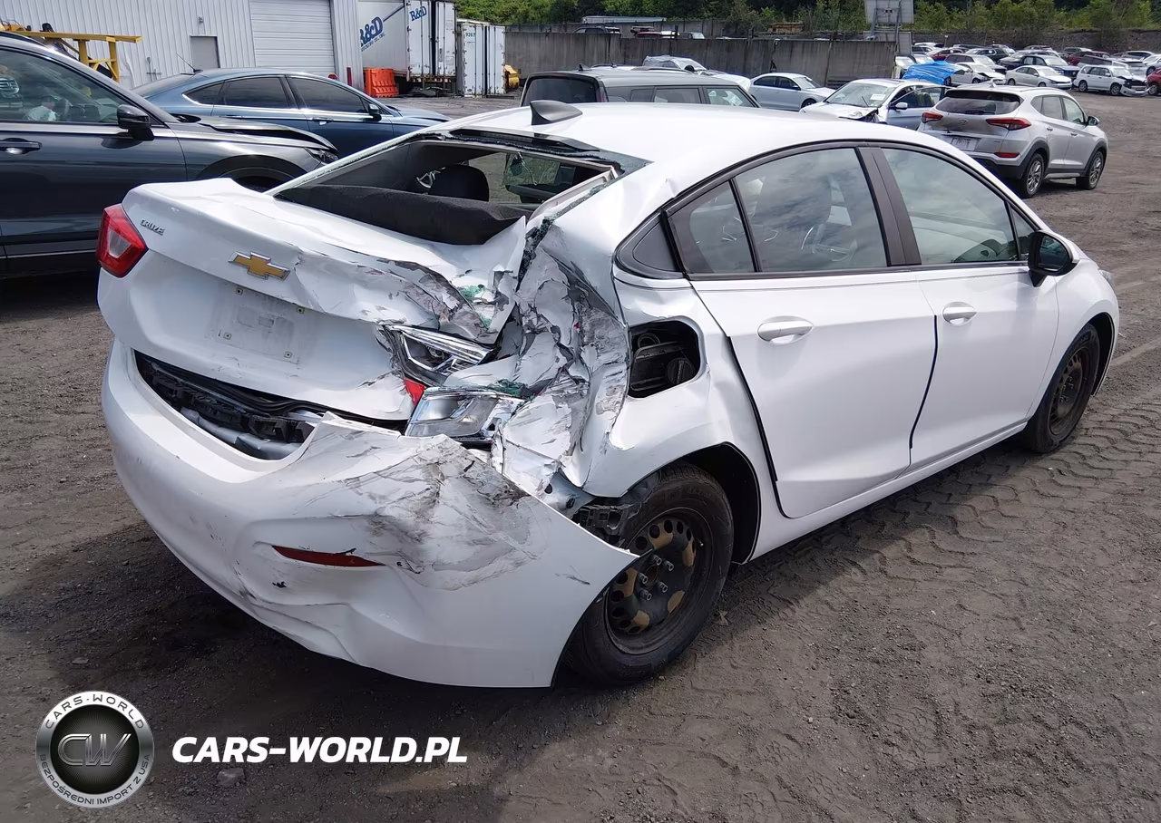 2018 Chevrolet Cruze Ls Auto VIN:1G1BC5SM6J7110937 - 4