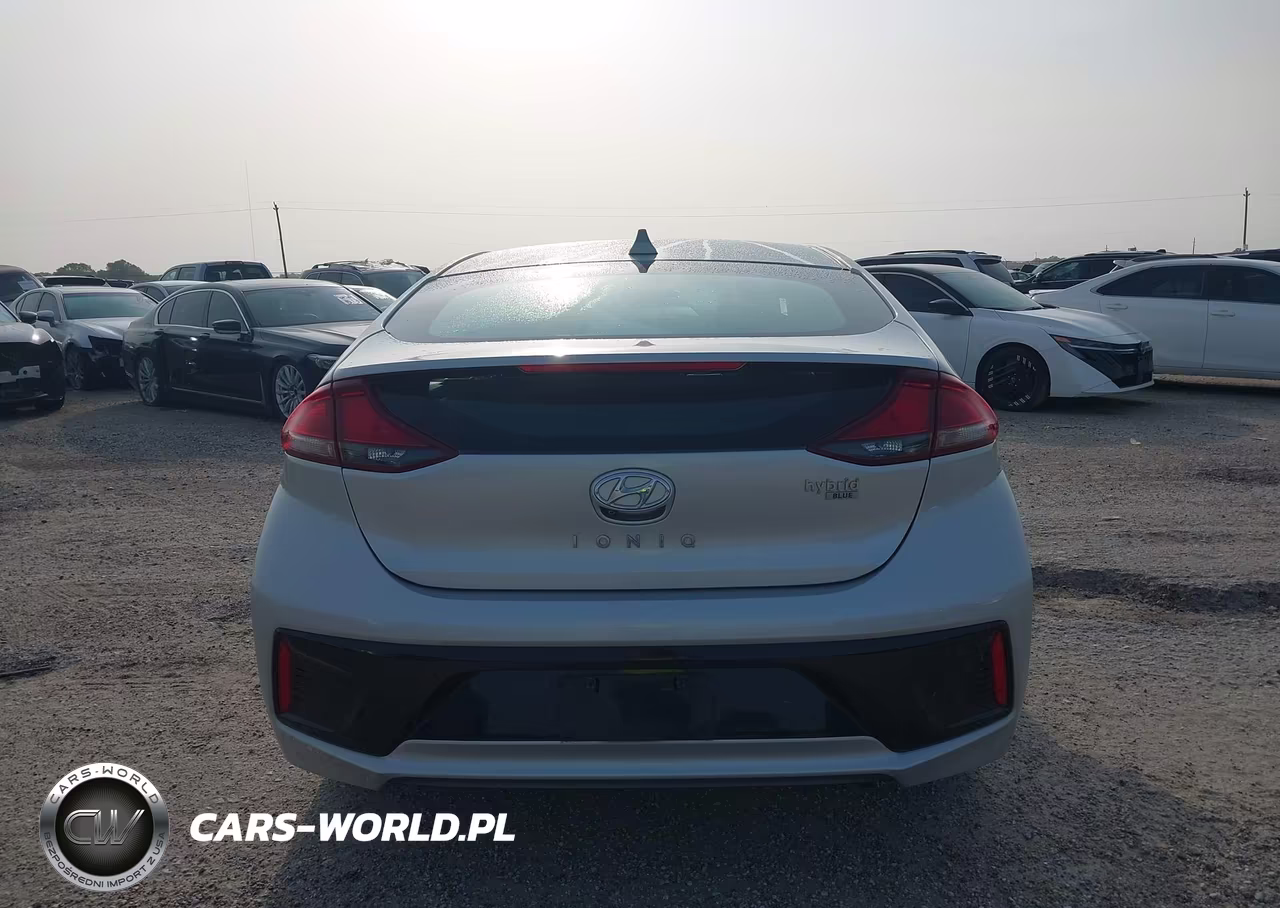 2018 Hyundai Ioniq Hybrid Blue VIN:KMHC65LC1JU075696 - 16