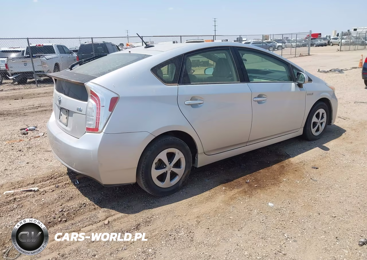 2013 Toyota Prius Three VIN:JTDKN3DU2D1709344 - 4