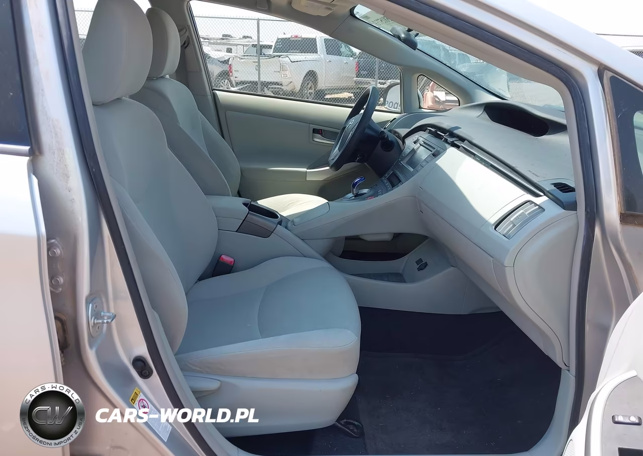 2013 Toyota Prius Three VIN:JTDKN3DU2D1709344 - 5