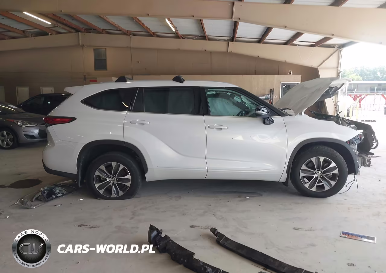 2022 Toyota Highlander Xle VIN:5TDGZRBH1NS234972 - 13