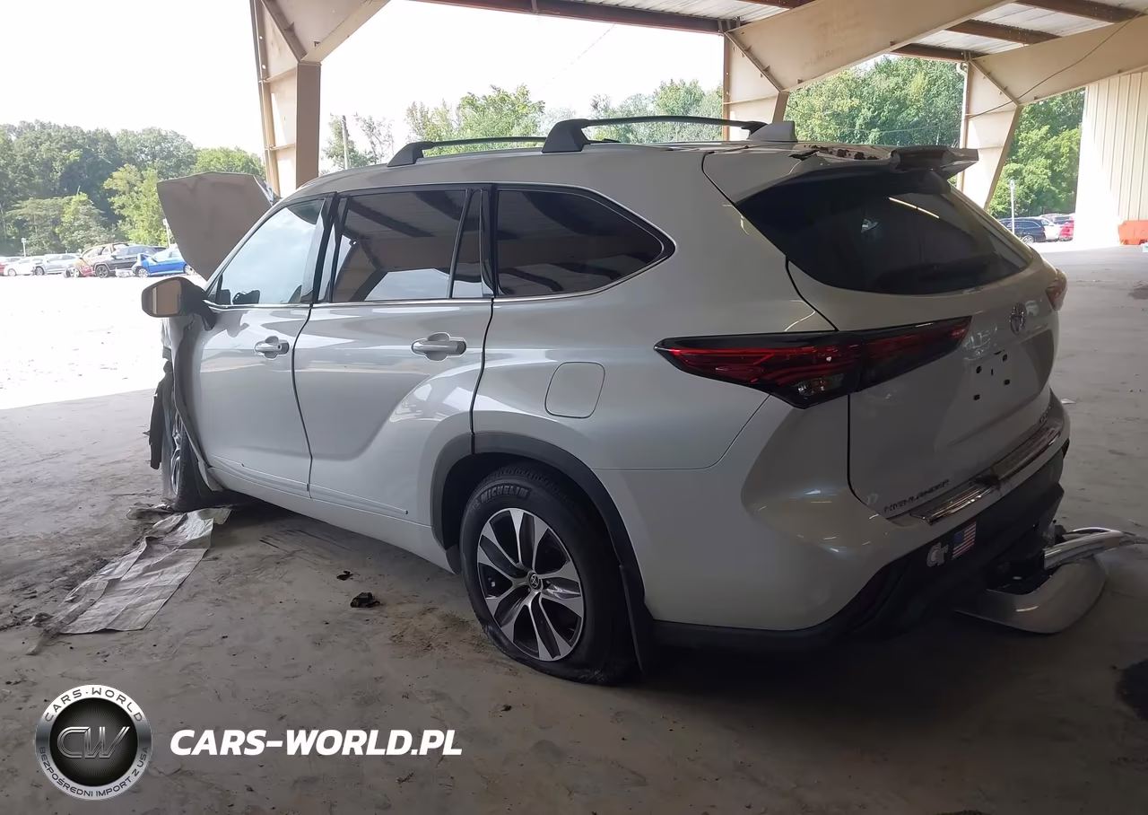 2022 Toyota Highlander Xle VIN:5TDGZRBH1NS234972 - 3