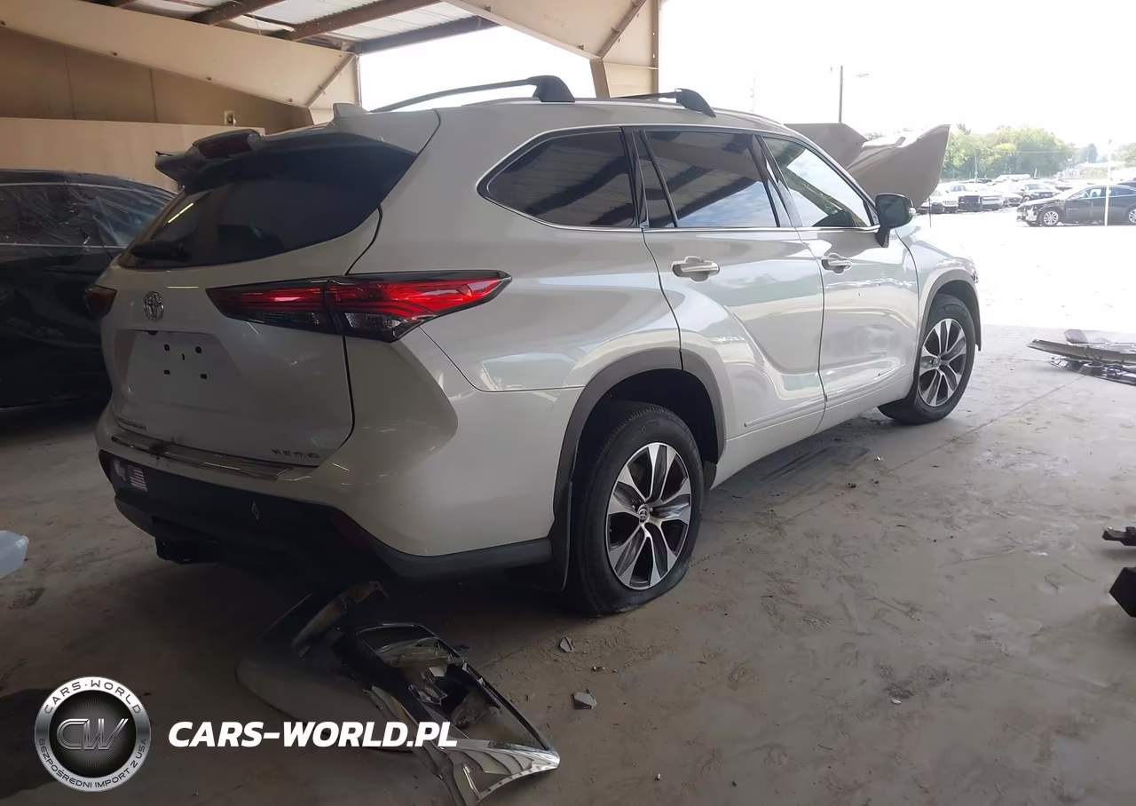 2022 Toyota Highlander Xle VIN:5TDGZRBH1NS234972 - 4