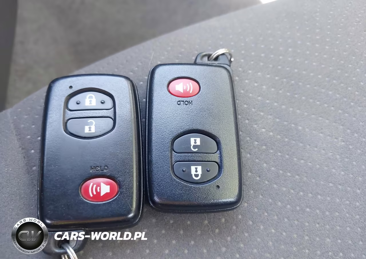2011 Toyota Prius Two VIN:JTDKN3DUXB5329108 - 11