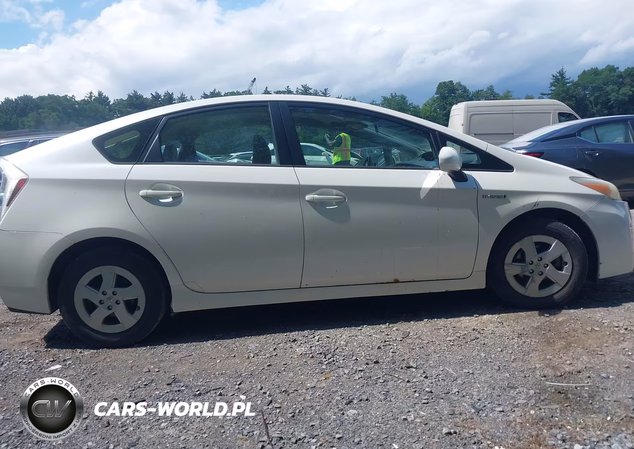 2011 Toyota Prius Two VIN:JTDKN3DUXB5329108 - 13