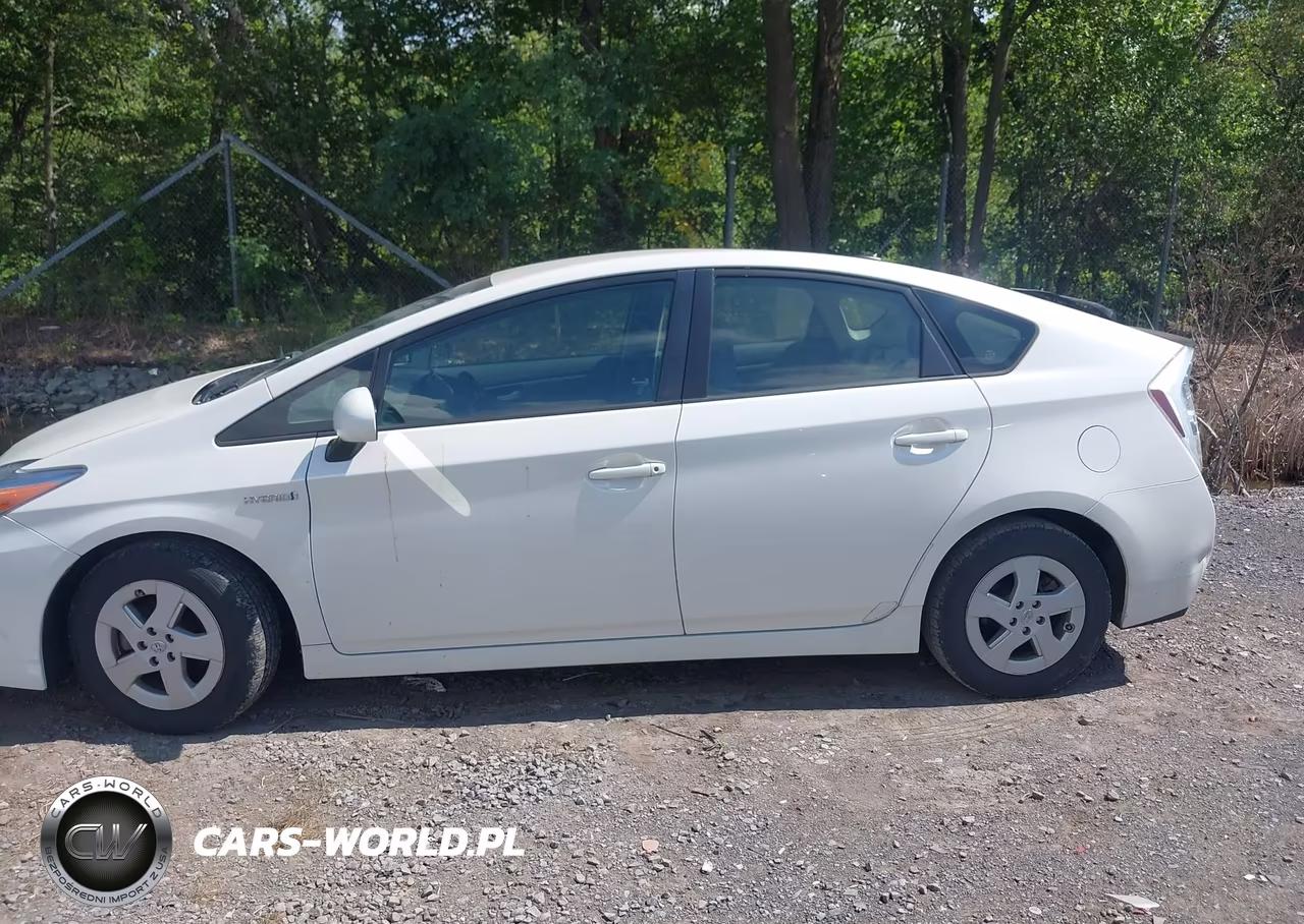 2011 Toyota Prius Two VIN:JTDKN3DUXB5329108 - 14