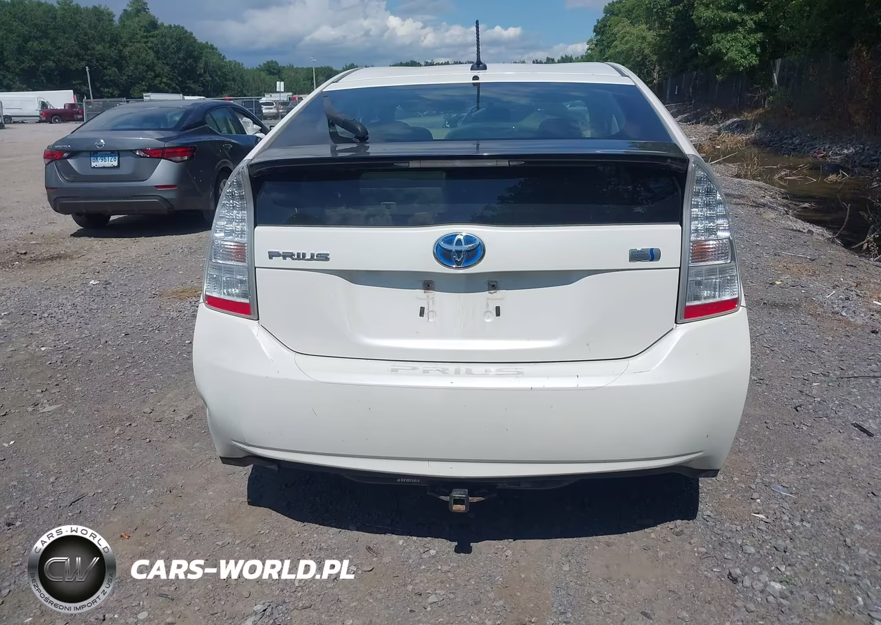 2011 Toyota Prius Two VIN:JTDKN3DUXB5329108 - 16
