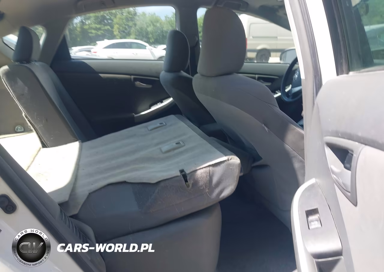 2011 Toyota Prius Two VIN:JTDKN3DUXB5329108 - 8