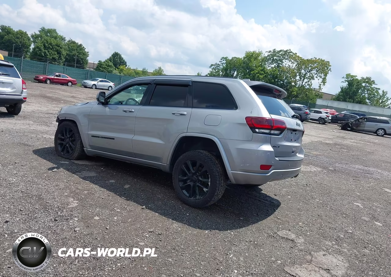 2021 Jeep Grand Cherokee Laredo X 4X4 VIN:1C4RJFAG1MC552422 - 3