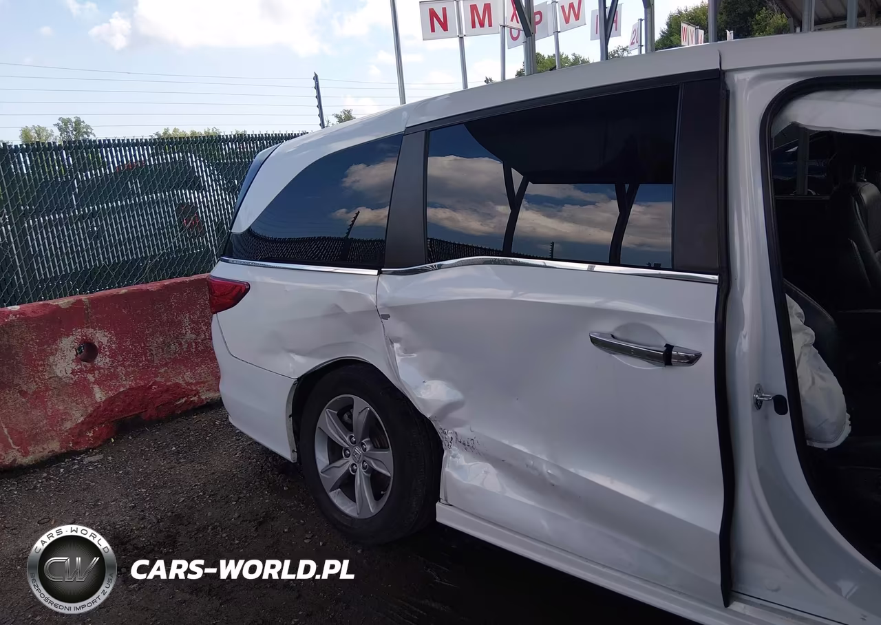2023 Honda Odyssey Touring VIN:5FNRL6H85PB062050 - 6