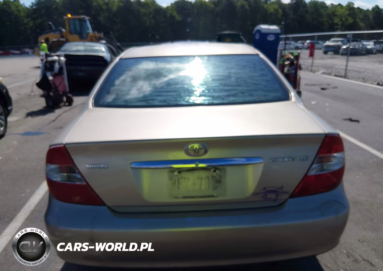 2002 Toyota Camry Le VIN:JTDBE32K920014122 - 17