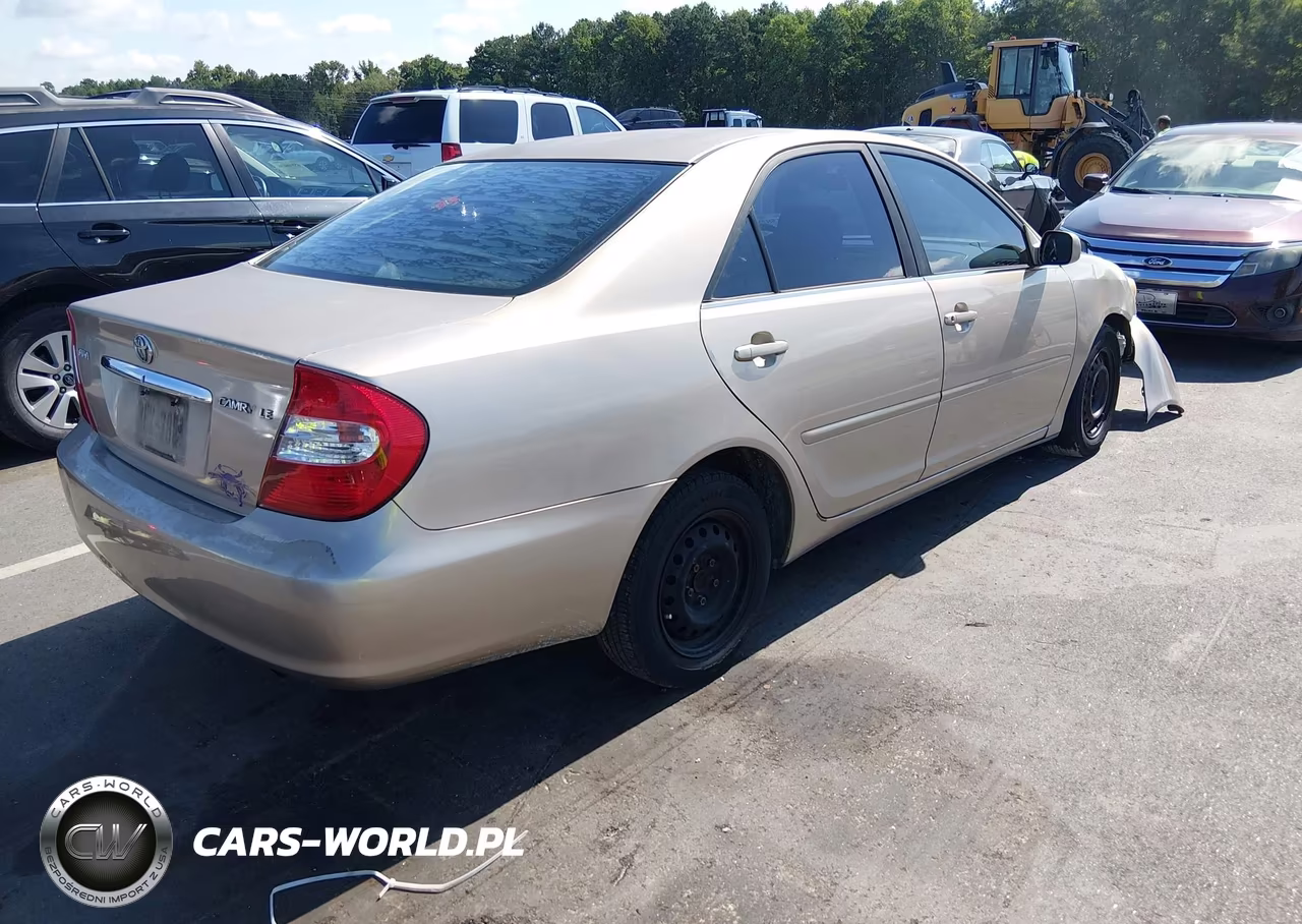 2002 Toyota Camry Le VIN:JTDBE32K920014122 - 4