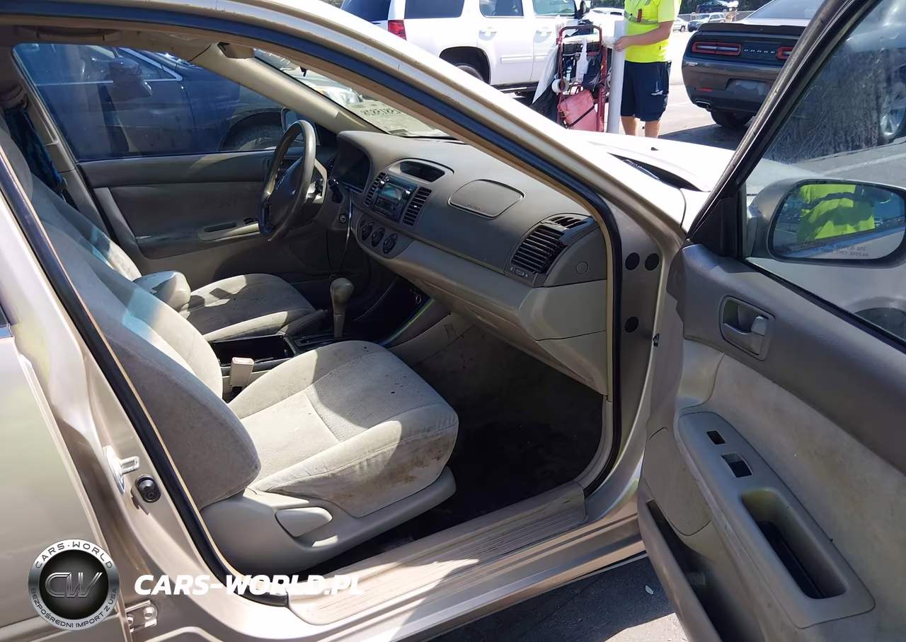 2002 Toyota Camry Le VIN:JTDBE32K920014122 - 5