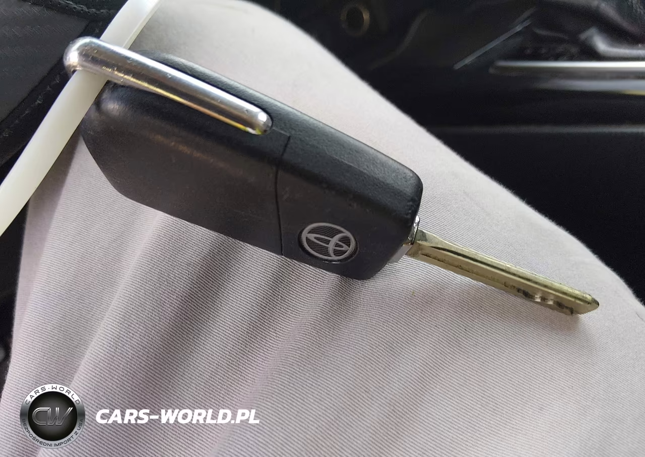 2018 Toyota Camry Le VIN:4T1B11HK9JU556069 - 11
