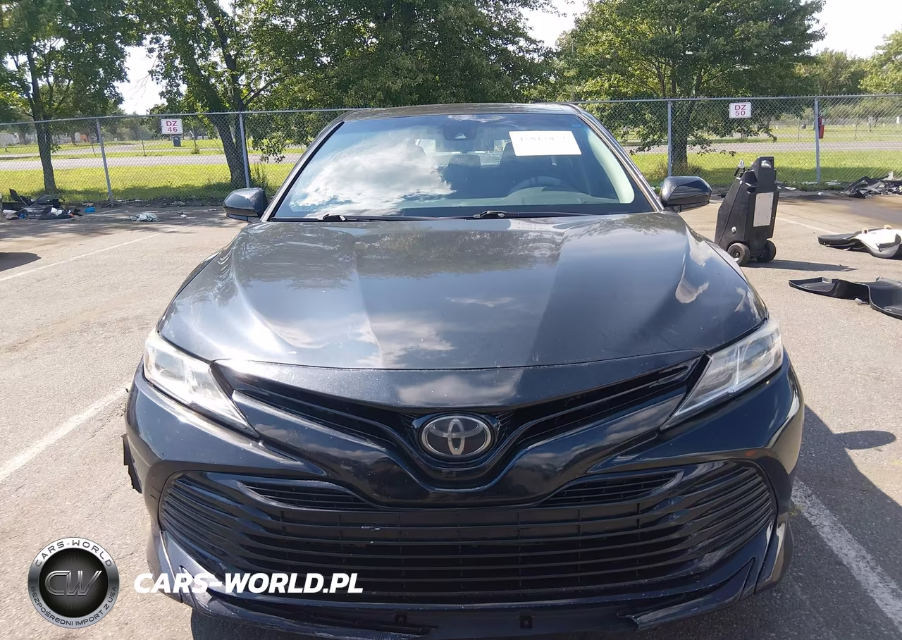 2018 Toyota Camry Le VIN:4T1B11HK9JU556069 - 12