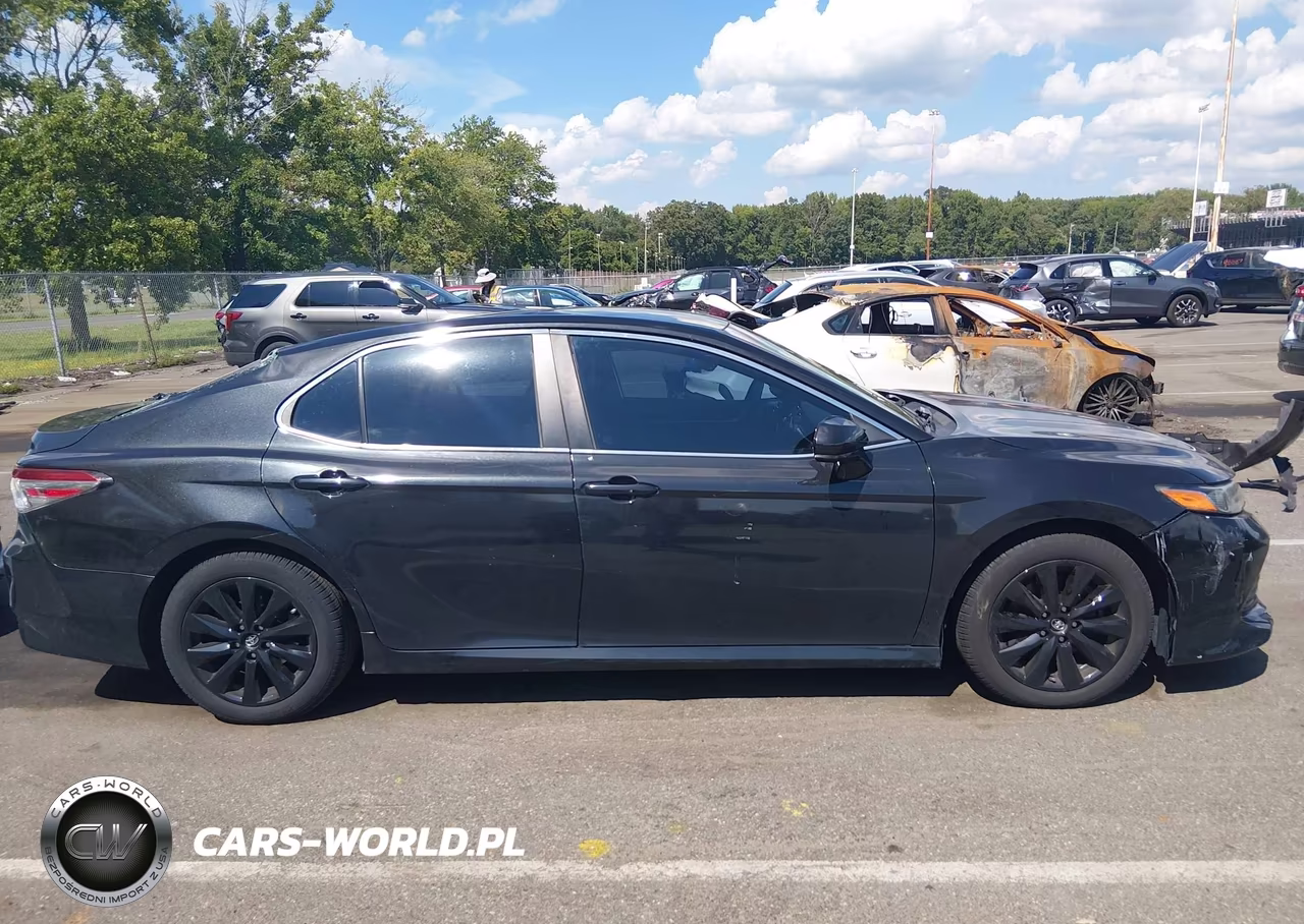 2018 Toyota Camry Le VIN:4T1B11HK9JU556069 - 13