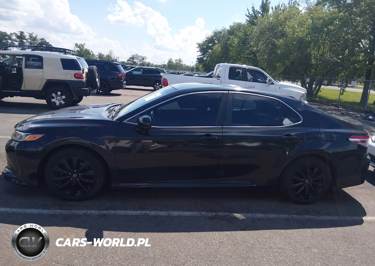 2018 Toyota Camry Le VIN:4T1B11HK9JU556069 - 14