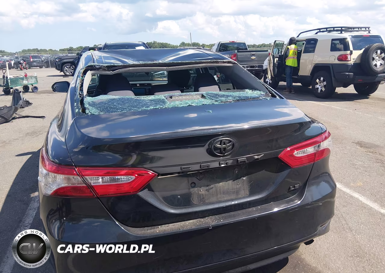 2018 Toyota Camry Le VIN:4T1B11HK9JU556069 - 16