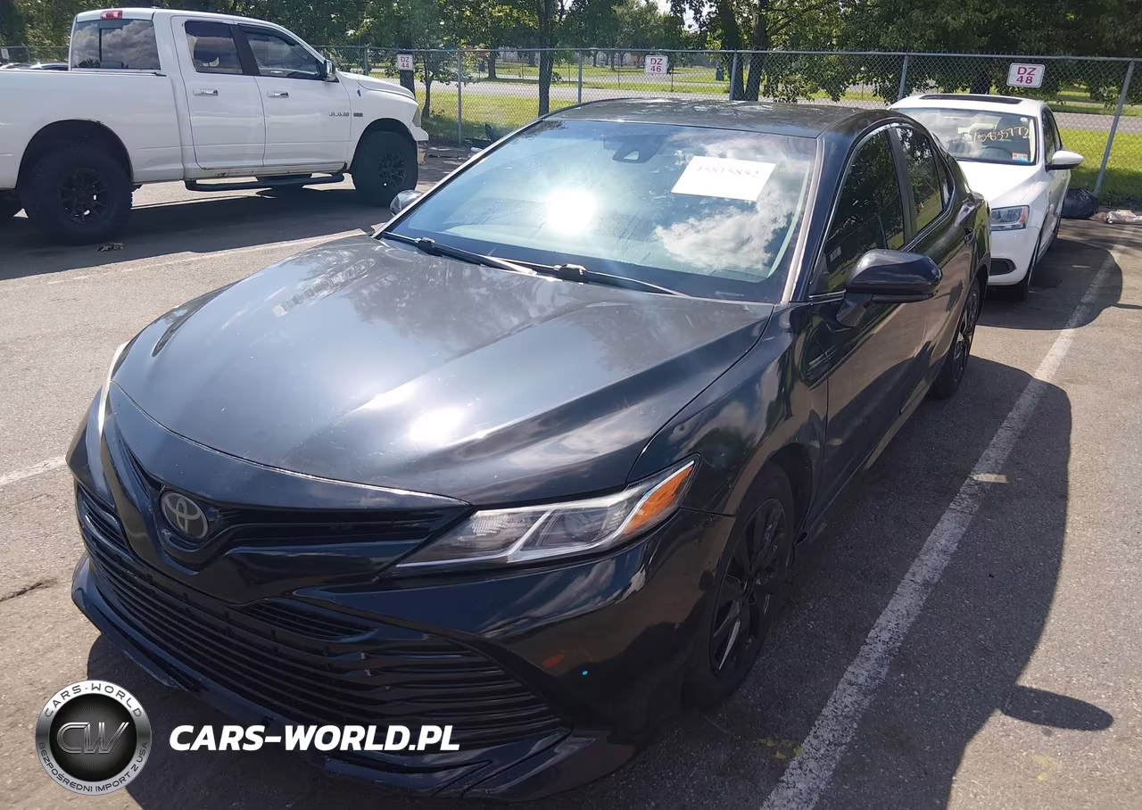 2018 Toyota Camry Le VIN:4T1B11HK9JU556069 - 2