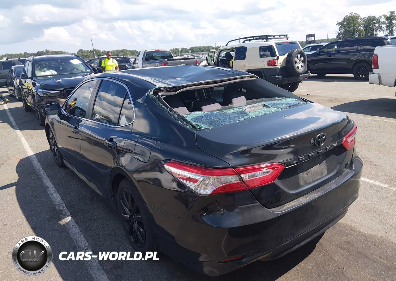 2018 Toyota Camry Le VIN:4T1B11HK9JU556069 - 3