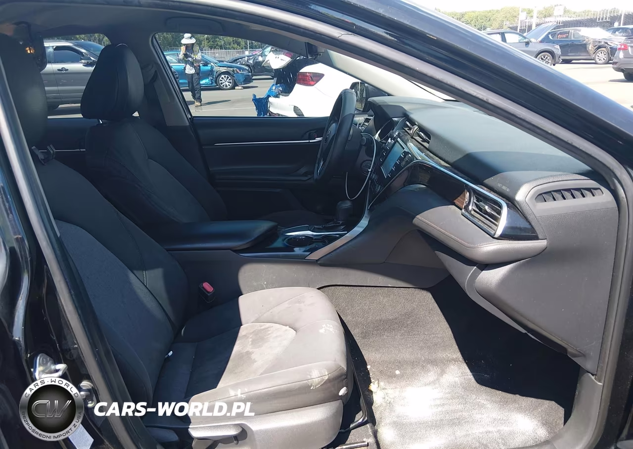 2018 Toyota Camry Le VIN:4T1B11HK9JU556069 - 5