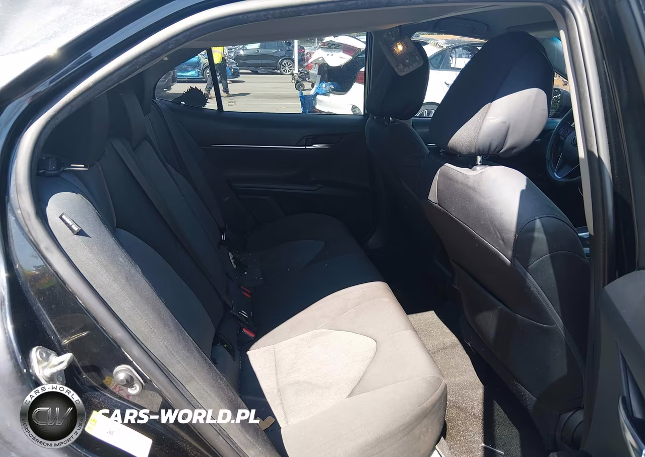 2018 Toyota Camry Le VIN:4T1B11HK9JU556069 - 8