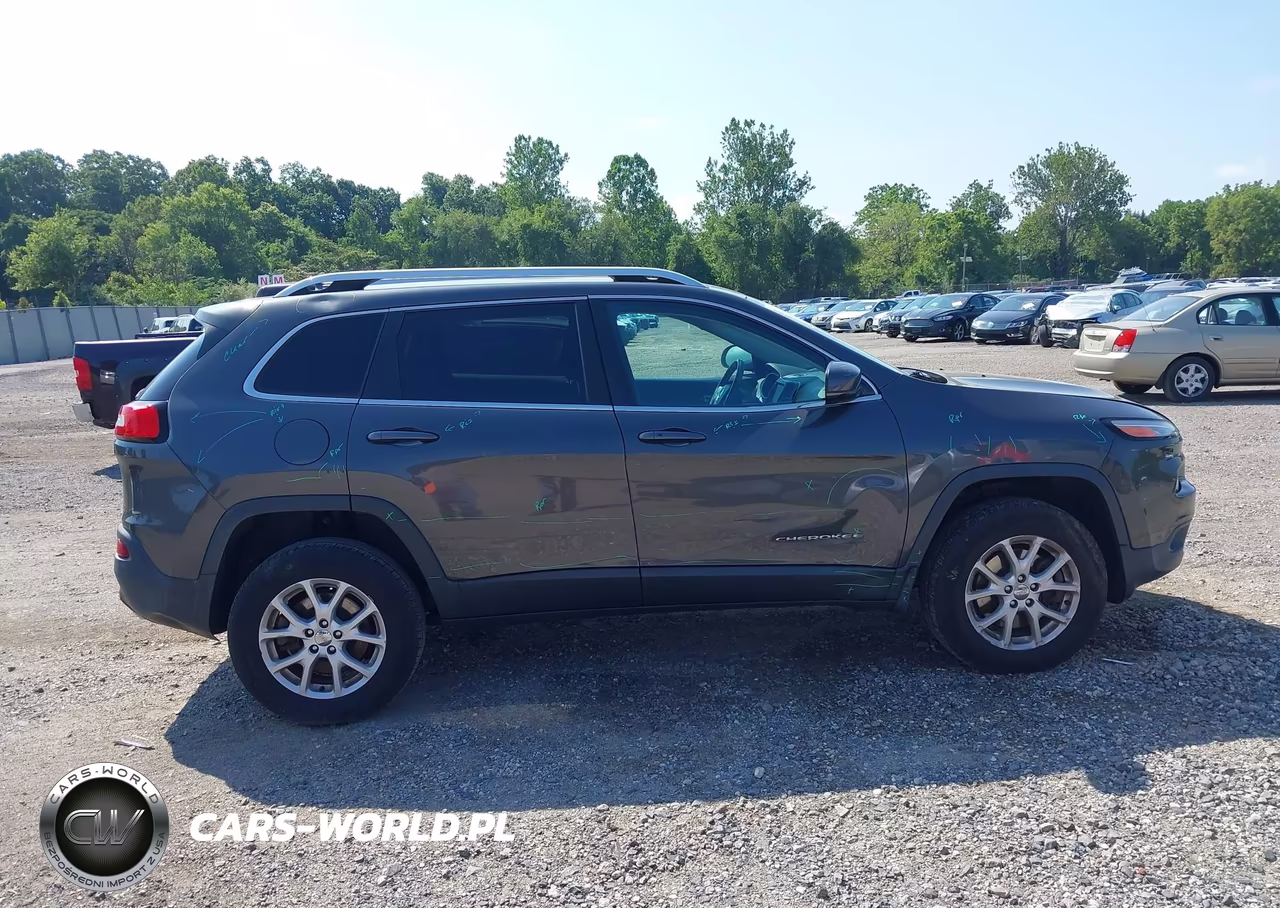 2015 Jeep Cherokee Latitude VIN:1C4PJMCS7FW625050 - 13