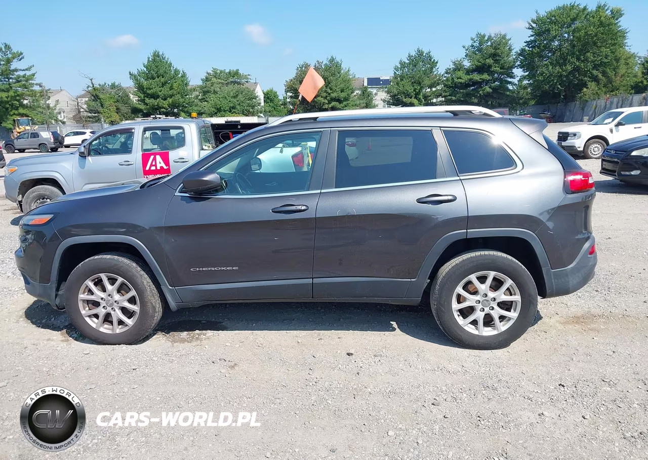 2015 Jeep Cherokee Latitude VIN:1C4PJMCS7FW625050 - 14