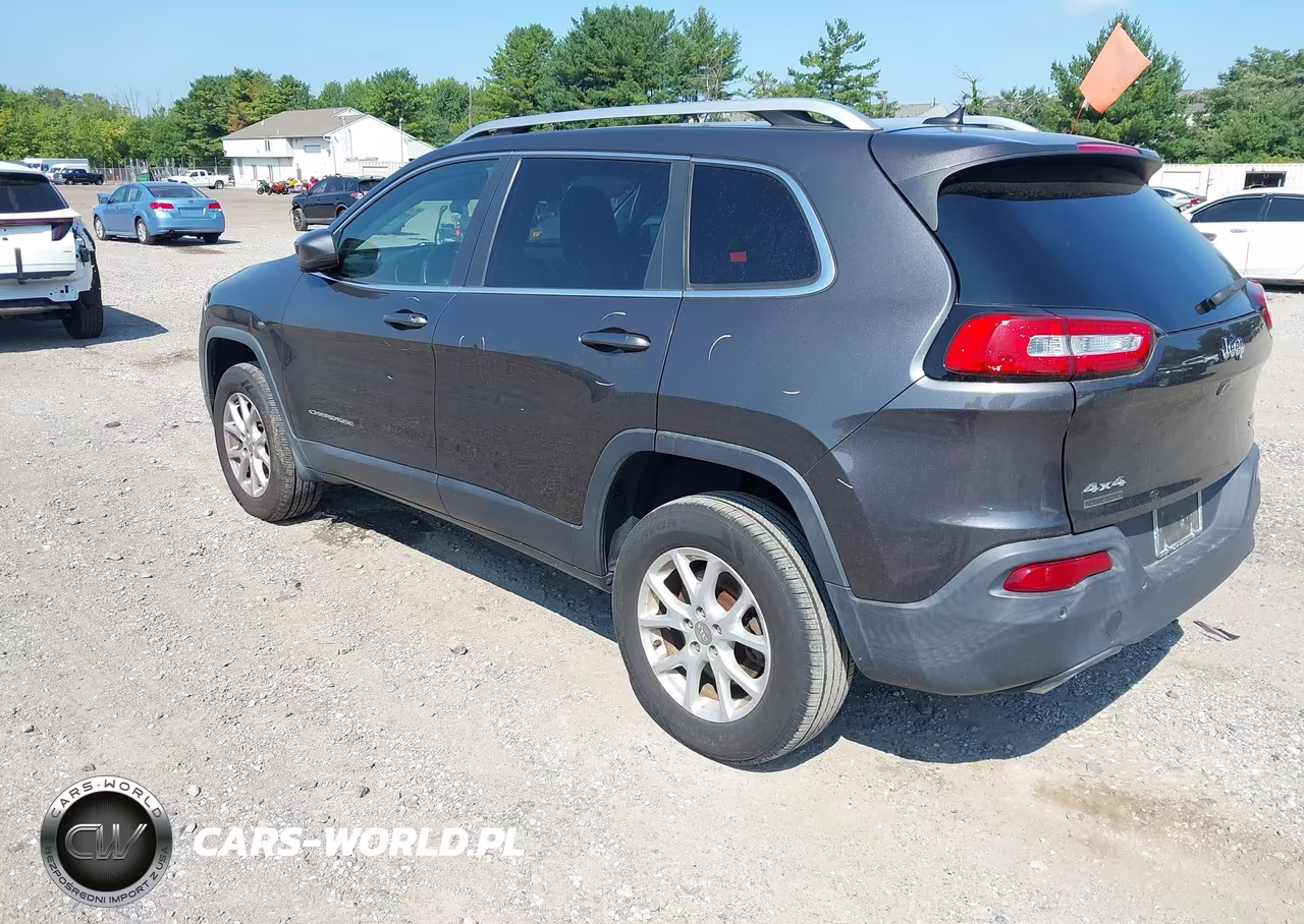 2015 Jeep Cherokee Latitude VIN:1C4PJMCS7FW625050 - 3