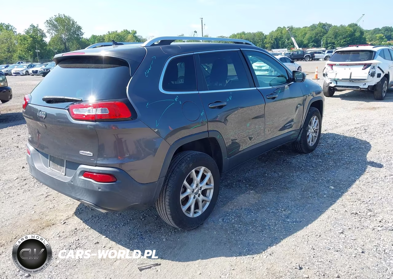 2015 Jeep Cherokee Latitude VIN:1C4PJMCS7FW625050 - 4