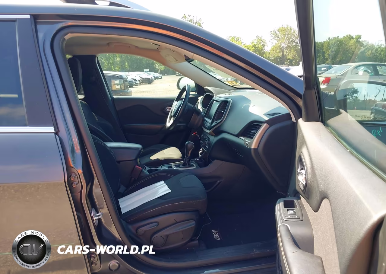 2015 Jeep Cherokee Latitude VIN:1C4PJMCS7FW625050 - 5