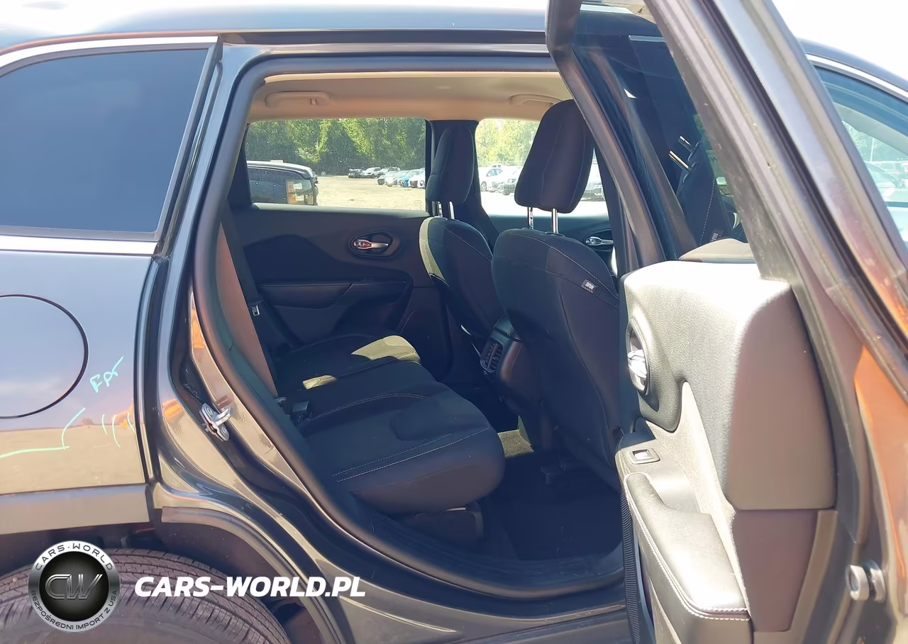 2015 Jeep Cherokee Latitude VIN:1C4PJMCS7FW625050 - 8