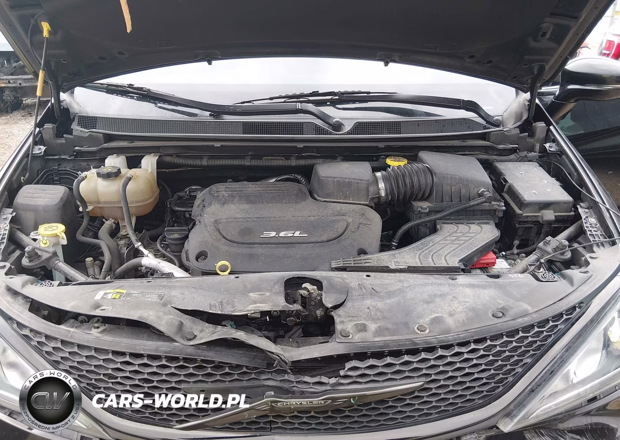 2018 Chrysler Pacifica Limited VIN:2C4RC1GG4JR186558 - 10