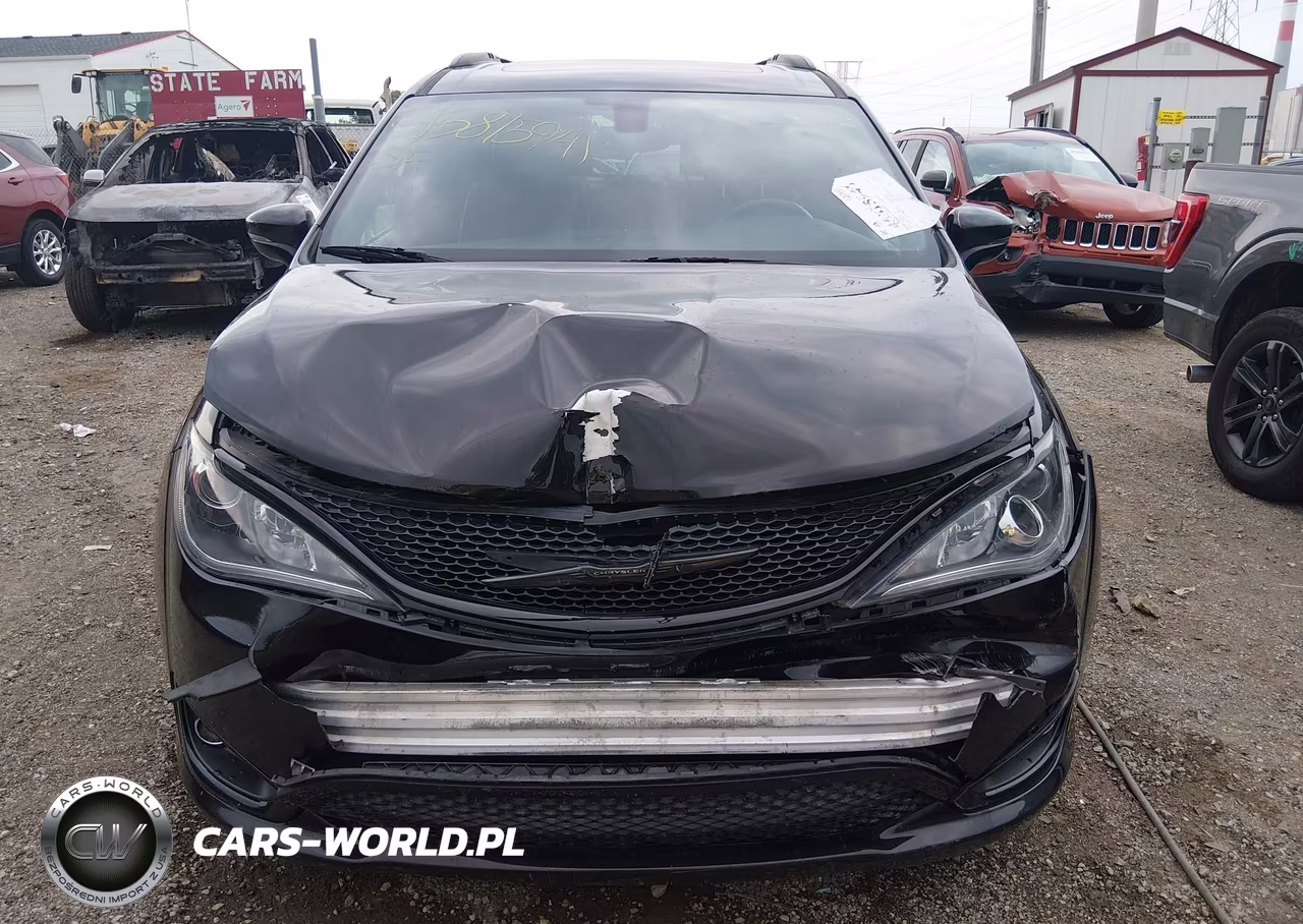 2018 Chrysler Pacifica Limited VIN:2C4RC1GG4JR186558 - 12