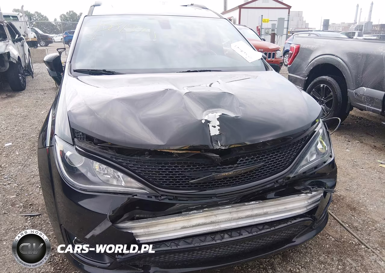 2018 Chrysler Pacifica Limited VIN:2C4RC1GG4JR186558 - 6