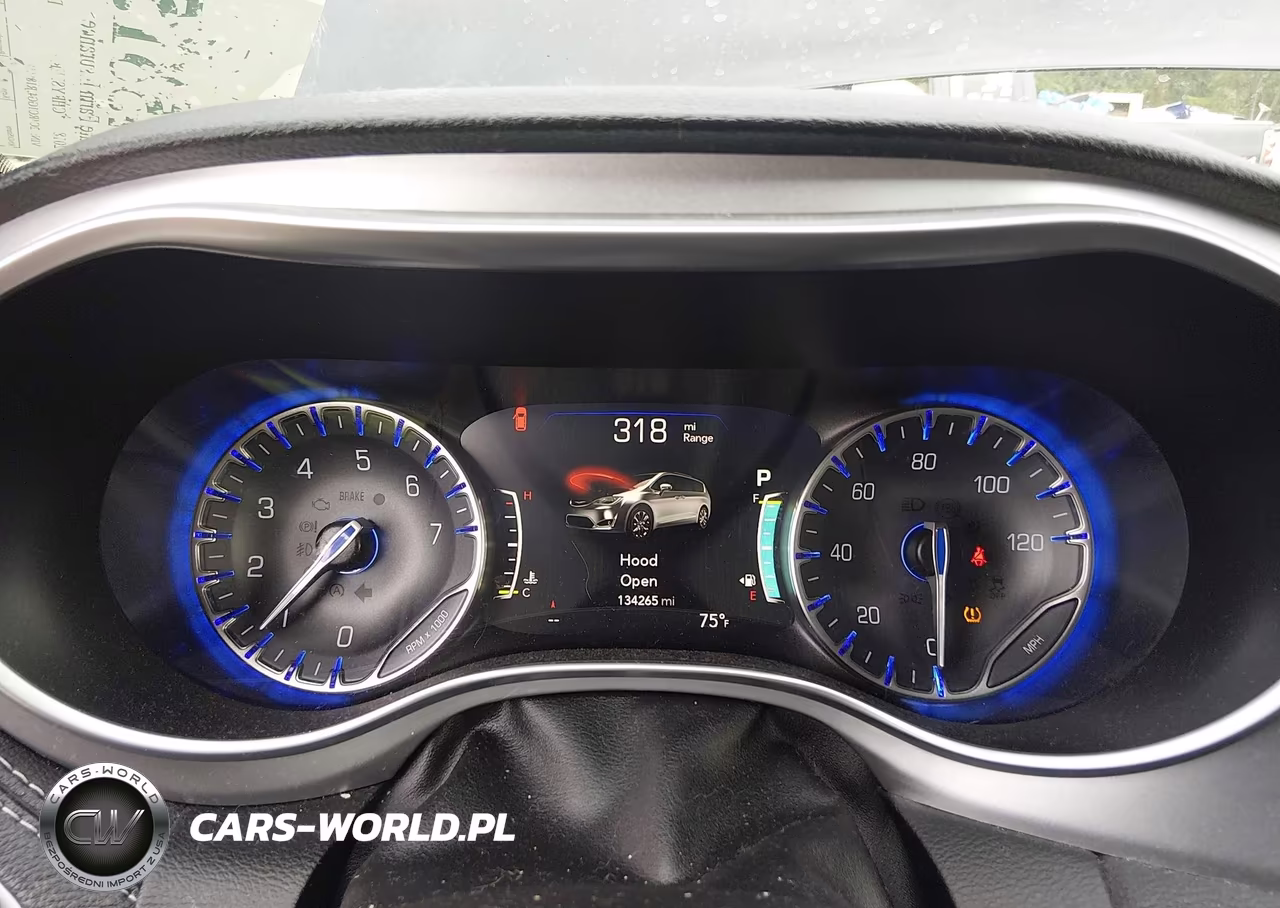 2018 Chrysler Pacifica Limited VIN:2C4RC1GG4JR186558 - 7