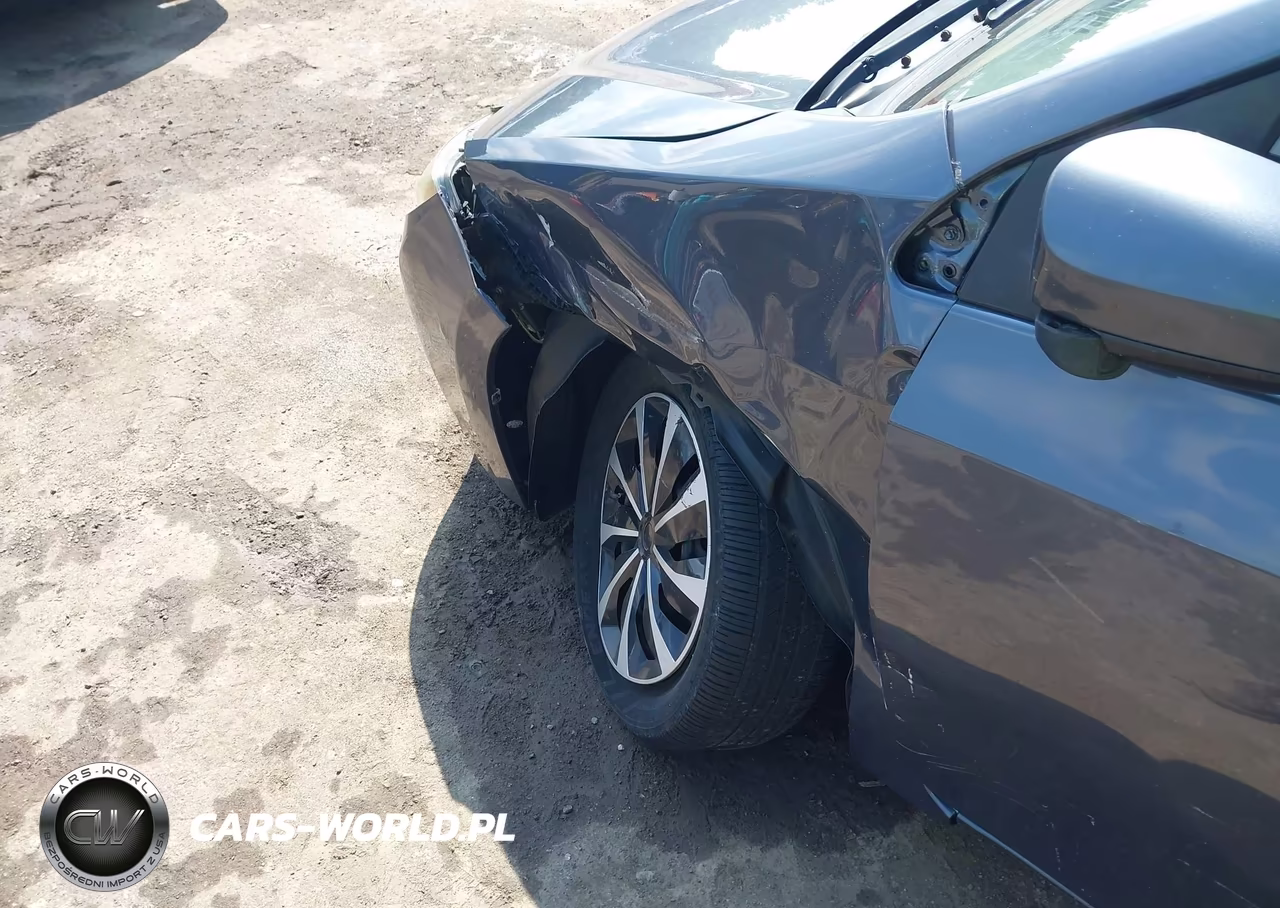 2016 Toyota Corolla Le VIN:2T1BURHE3GC696841 - 17