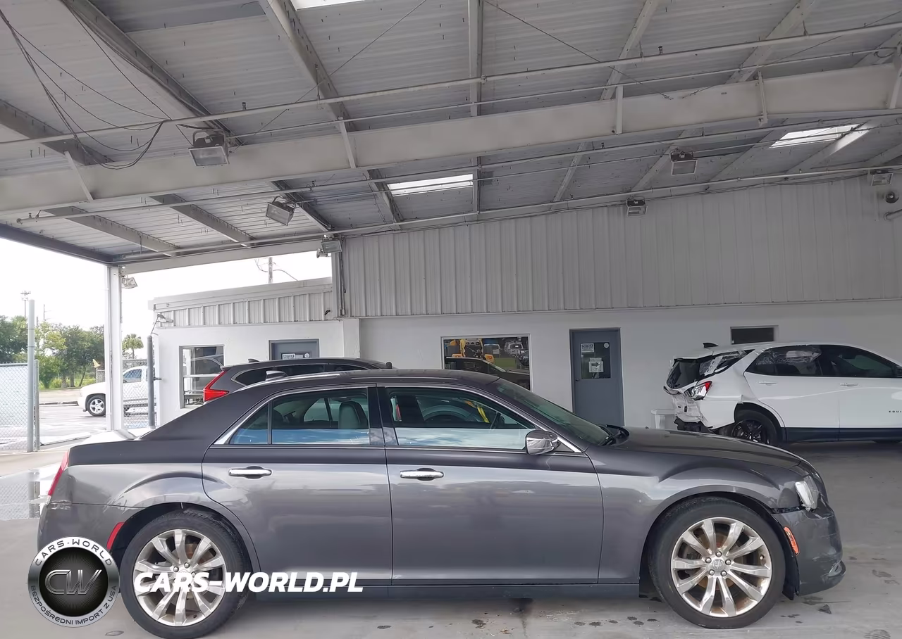 2018 Chrysler 300 Limited VIN:2C3CCAEG5JH129952 - 13