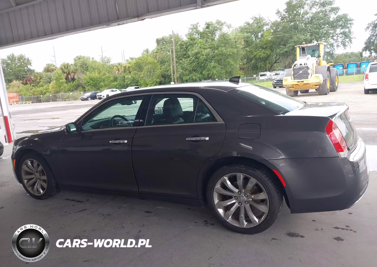 2018 Chrysler 300 Limited VIN:2C3CCAEG5JH129952 - 14