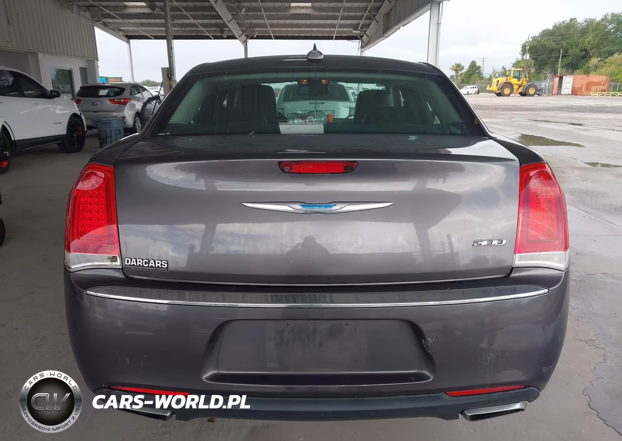 2018 Chrysler 300 Limited VIN:2C3CCAEG5JH129952 - 16