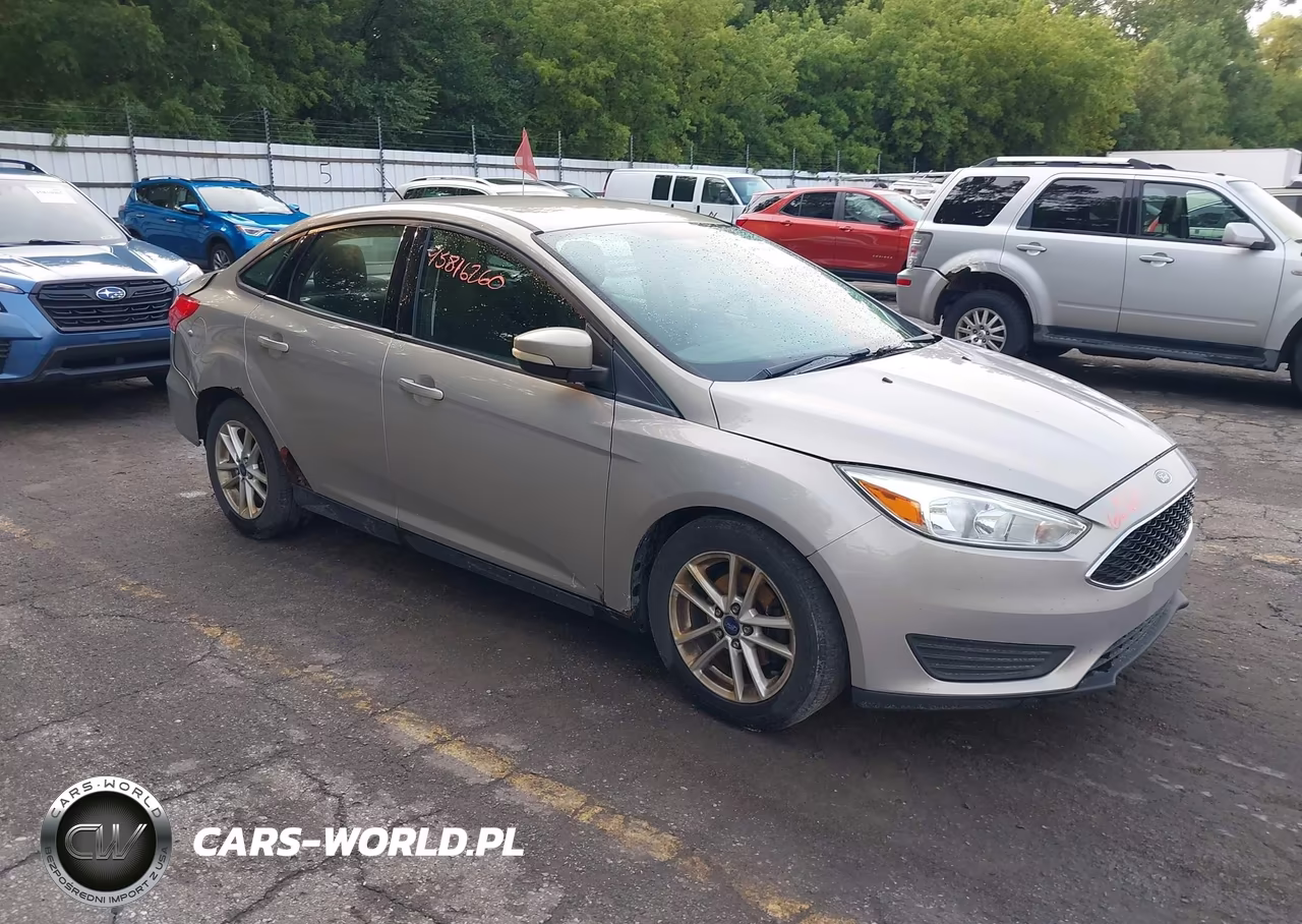 2015 Ford Focus Se VIN:1FADP3F28FL270579 - 1