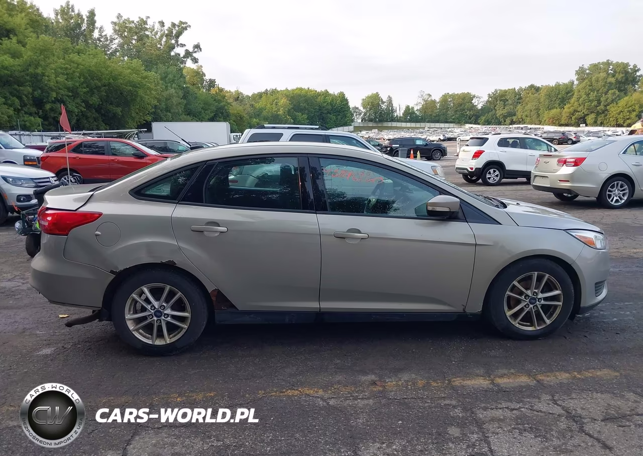 2015 Ford Focus Se VIN:1FADP3F28FL270579 - 14