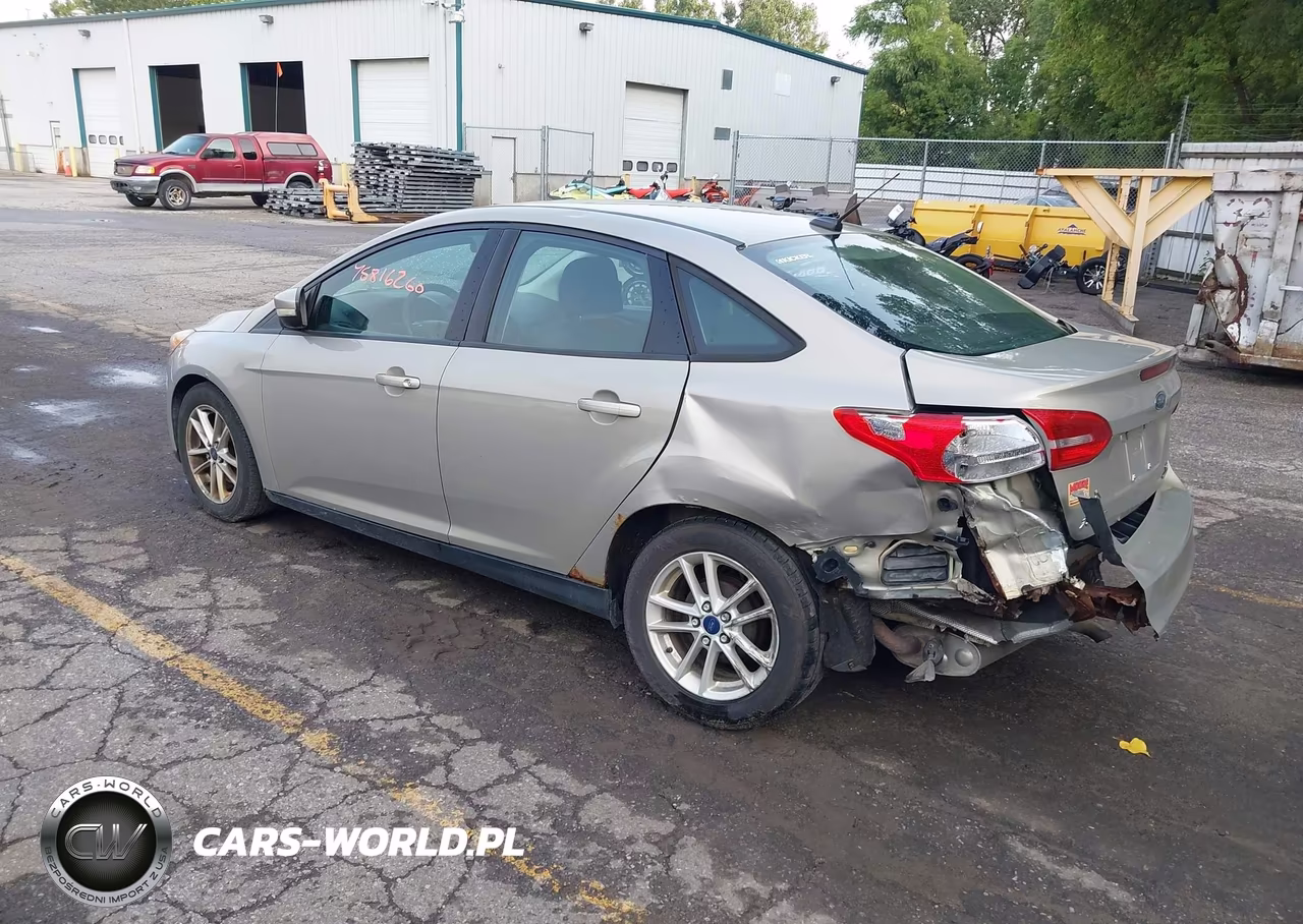 2015 Ford Focus Se VIN:1FADP3F28FL270579 - 3