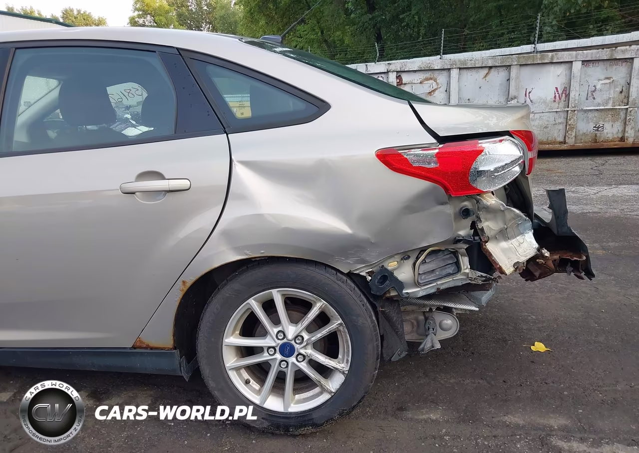 2015 Ford Focus Se VIN:1FADP3F28FL270579 - 6